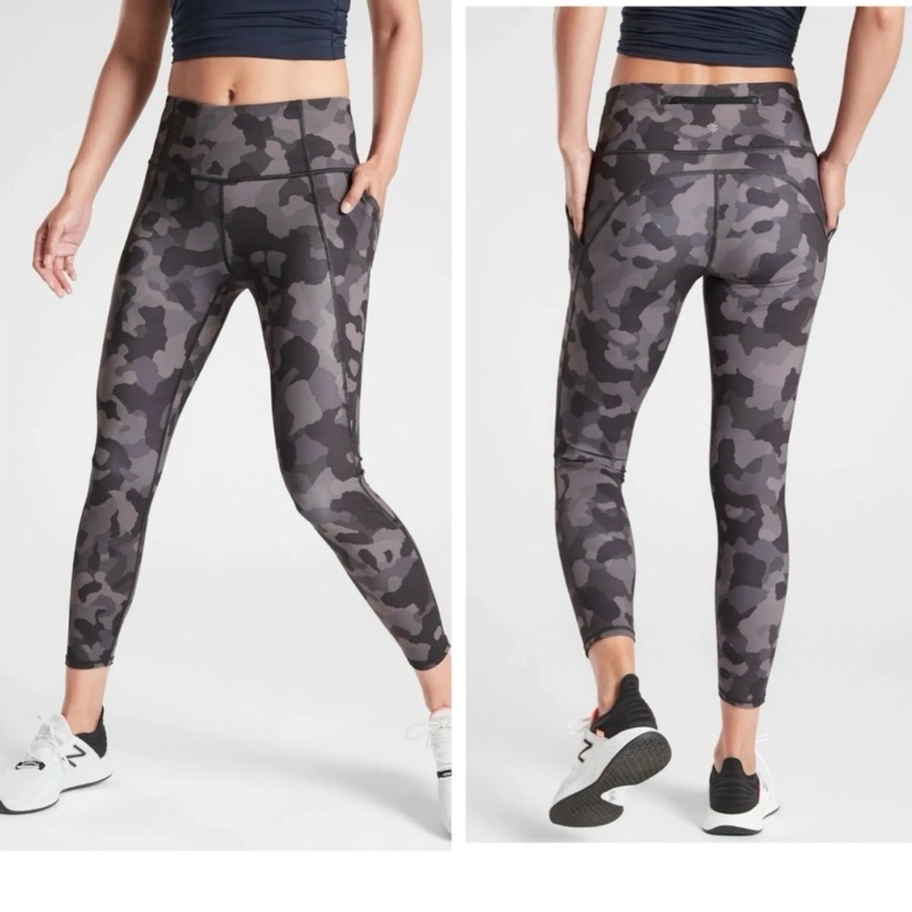 Athleta Women's Black and Gray Camouflage Stash Pocket 7/8 Leggings Size Small